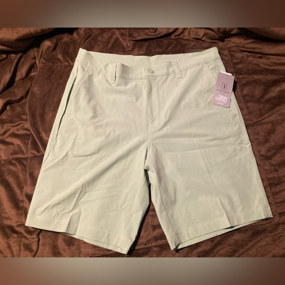 PGA Tour New With Tags Men's Green Shorts, size 34, 50 spf sun protection,stain